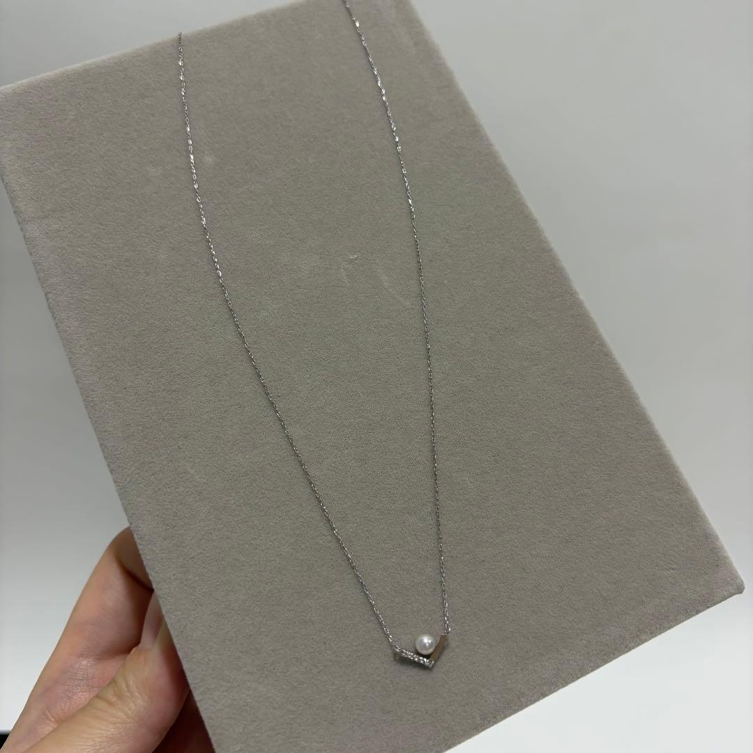 Law Pink Akoya pearl necklace with 0.03ct diamond set in platinum, featuring 3.5-4.0 mm pearls on a 41 cm chain
