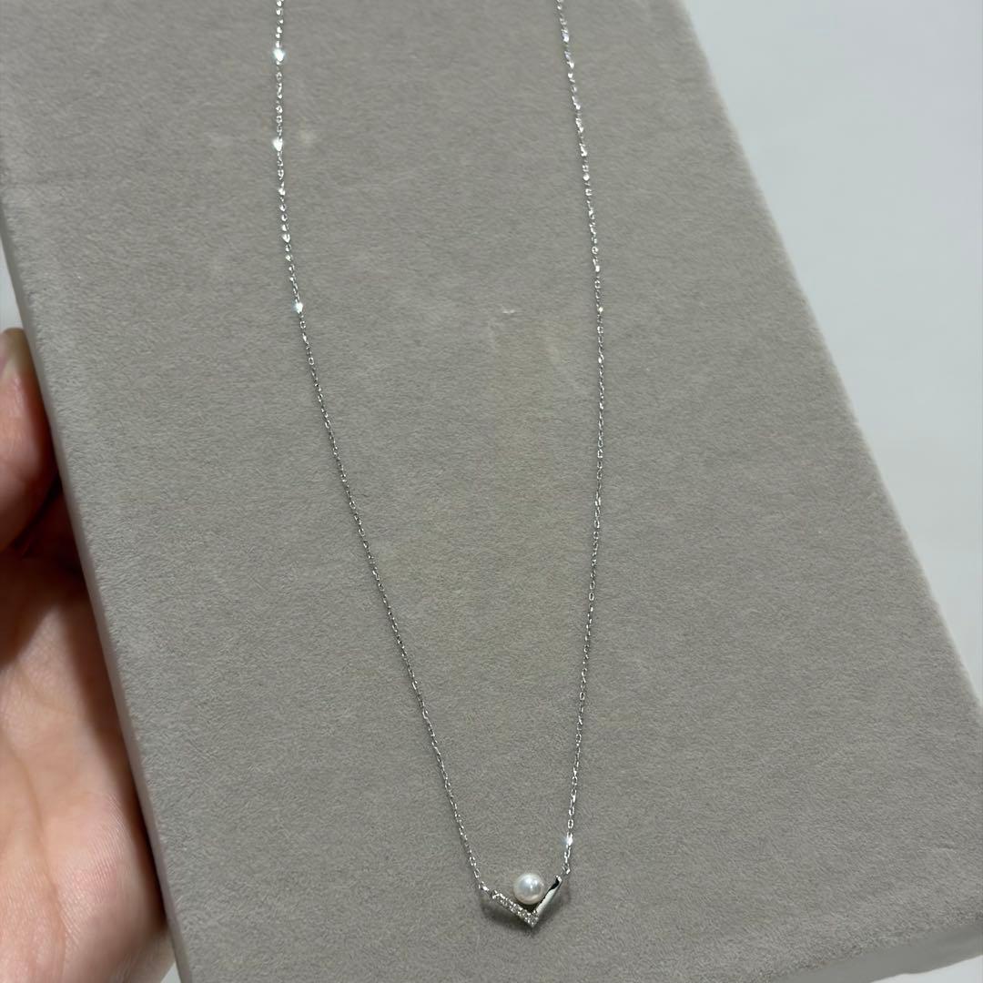 Law Pink Akoya pearl necklace with 0.03ct diamond set in platinum, featuring 3.5-4.0 mm pearls on a 41 cm chain