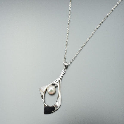 TASAKI silver necklace featuring a 6.6mm pearl and pendant with 40cm chain displayed with case