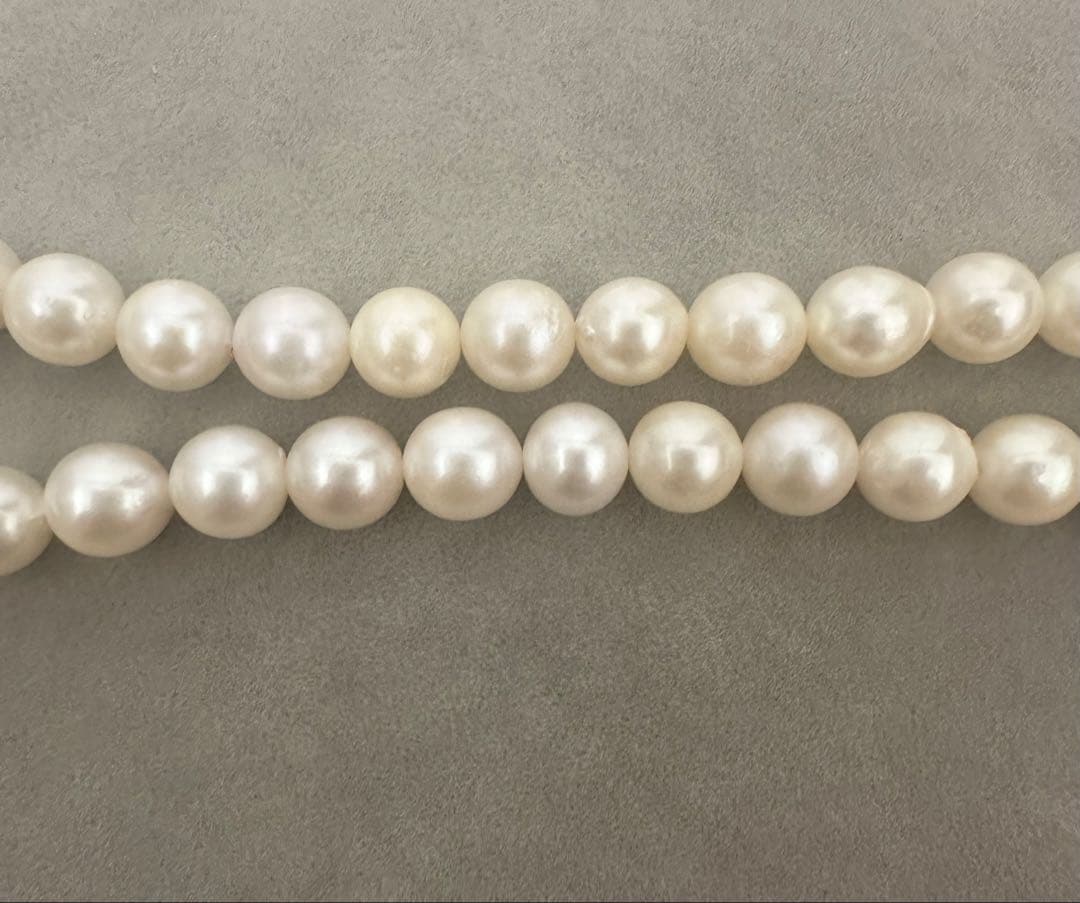 Akoya pearl necklace 7.5-8mm with silver clasp displayed with certificate and case