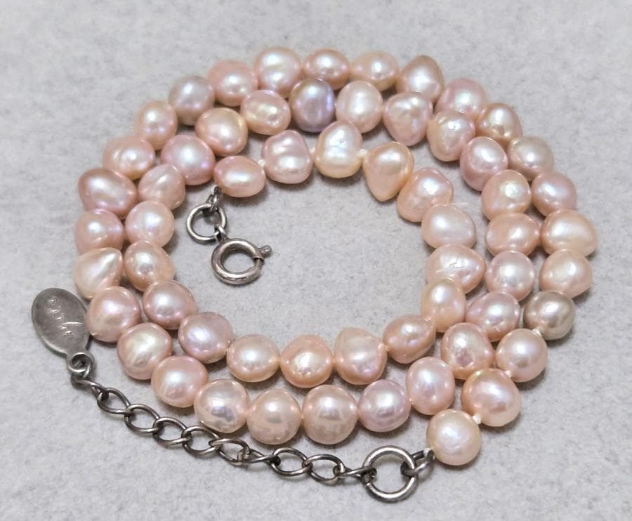 agete pink freshwater pearl silver necklace with 40cm length shown on white background