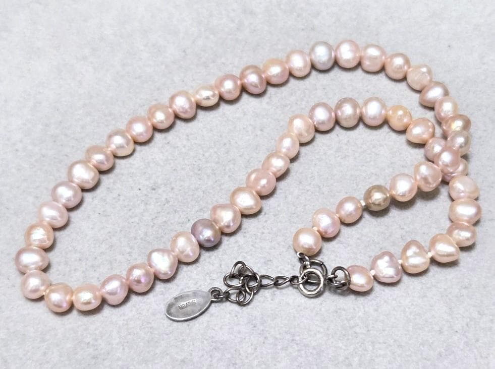 agete pink freshwater pearl silver necklace with 40cm length shown on white background