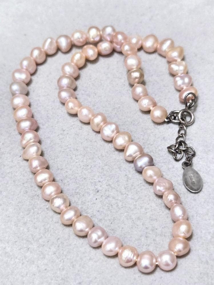 agete pink freshwater pearl silver necklace with 40cm length shown on white background