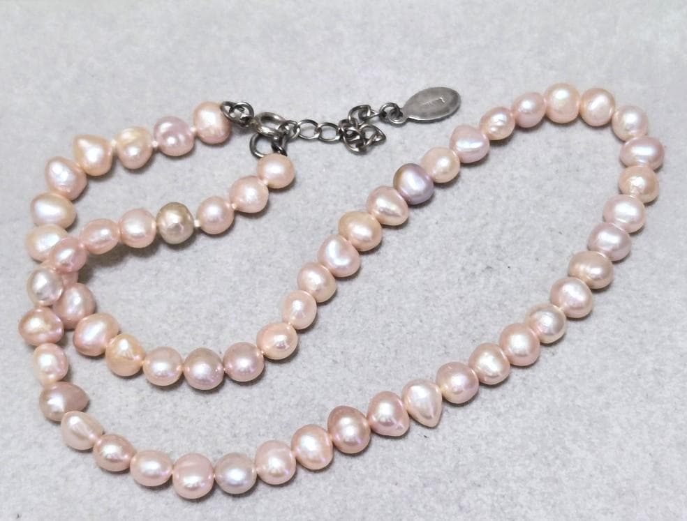 agete pink freshwater pearl silver necklace with 40cm length shown on white background
