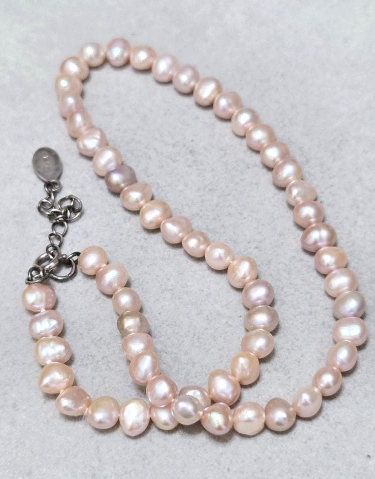 agete pink freshwater pearl silver necklace with 40cm length shown on white background