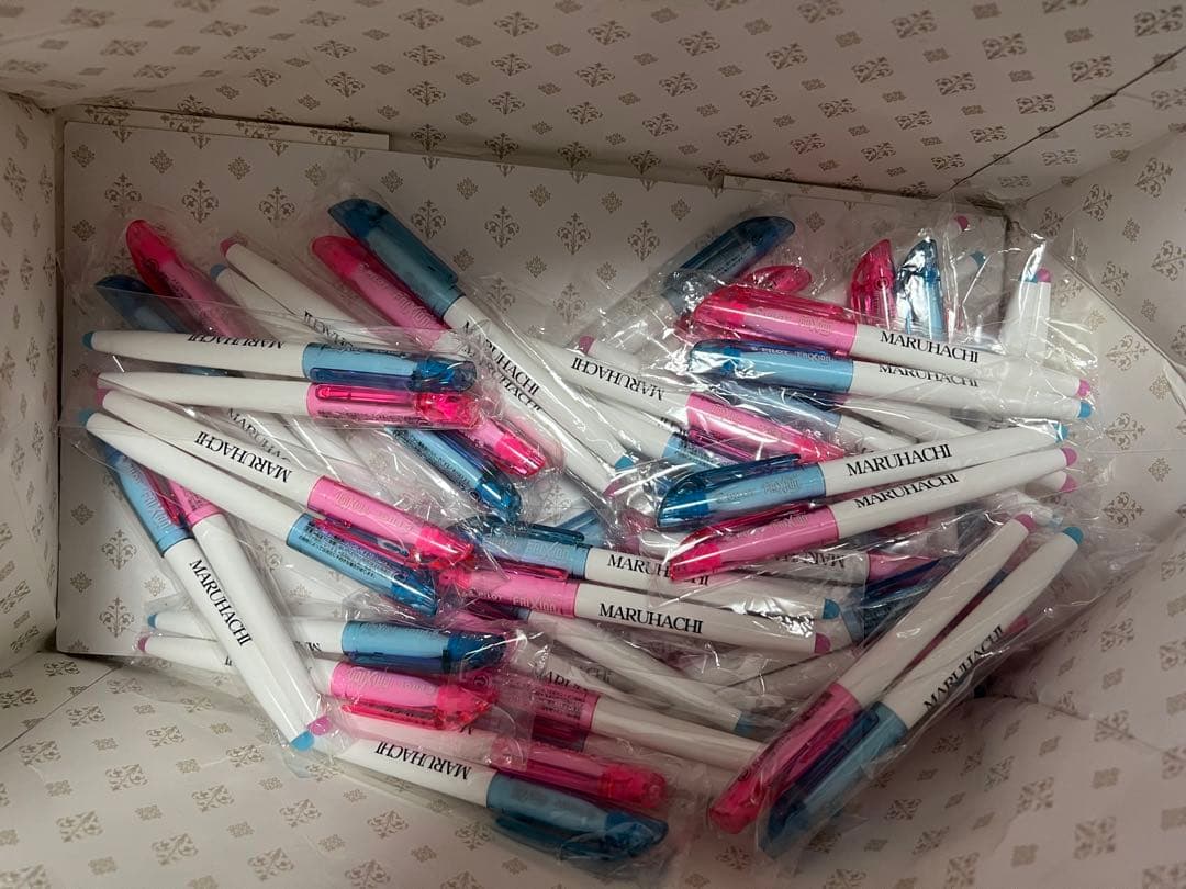 Pilot Frixion fluorescent pen set with 60 red and blue erasable highlighters