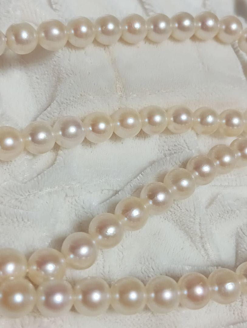 Kuro Pearls Akoya Pearl Necklace with 6.3mm white round pearls on a Silver 925 chain approx 40cm long