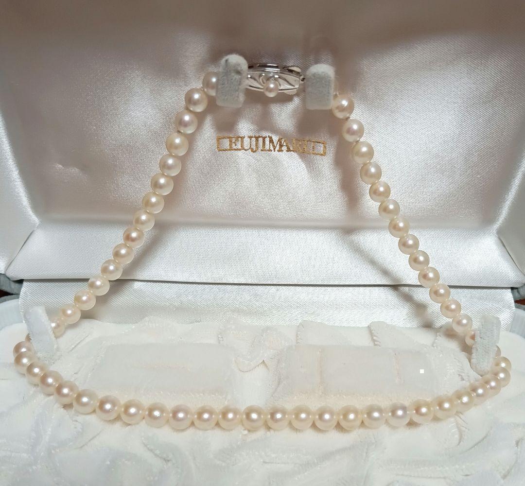 Kuro Pearls Akoya Pearl Necklace with 6.3mm white round pearls on a Silver 925 chain approx 40cm long