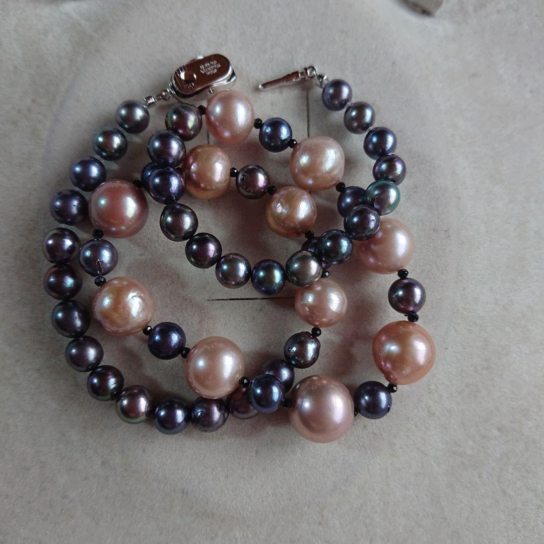 Law pearl necklace 44.5 cm long with 6 to 11 mm sized pearls displayed on white background