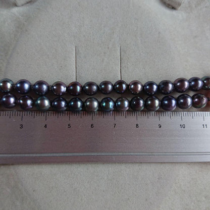 Law pearl necklace 44.5 cm long with 6 to 11 mm sized pearls displayed on white background