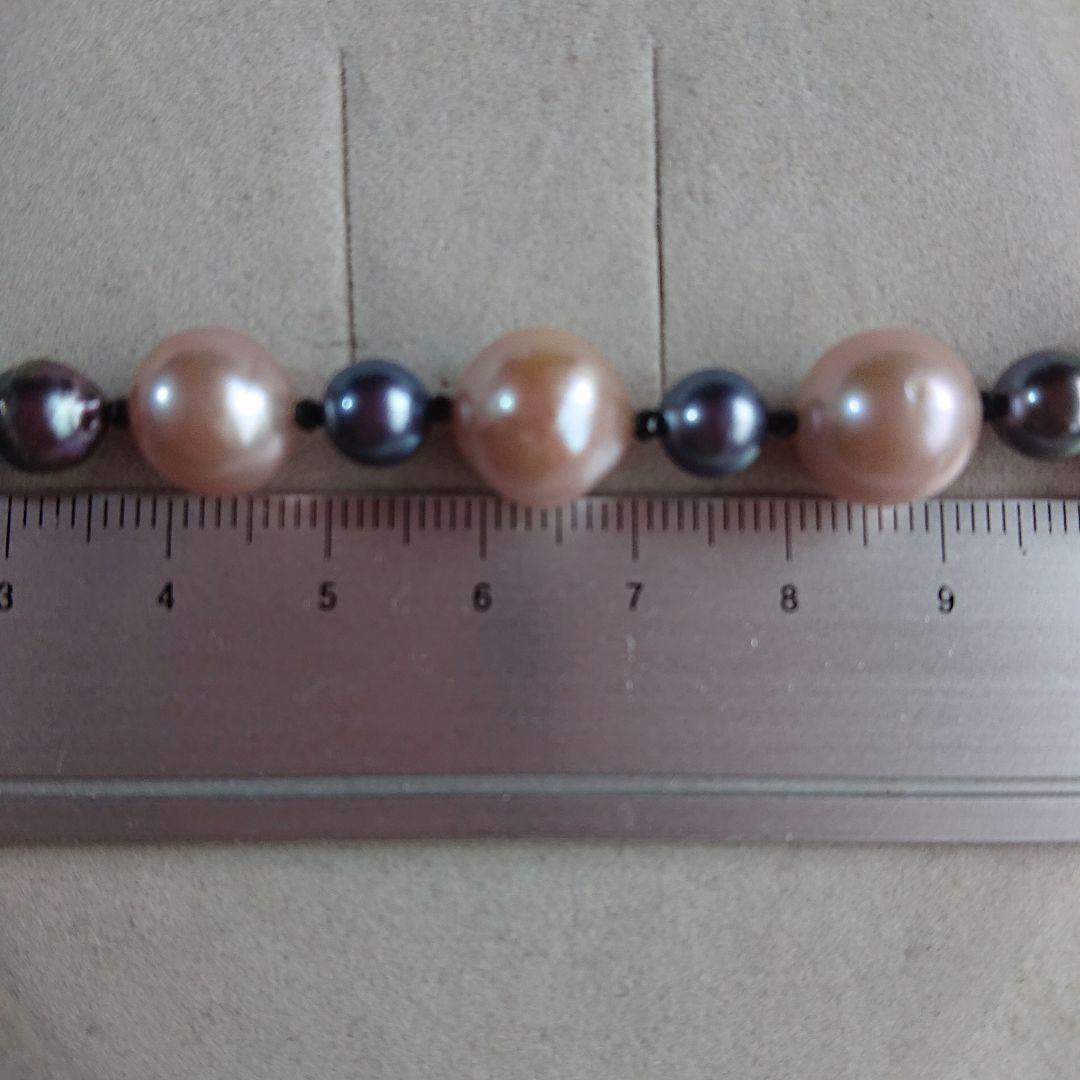 Law pearl necklace 44.5 cm long with 6 to 11 mm sized pearls displayed on white background