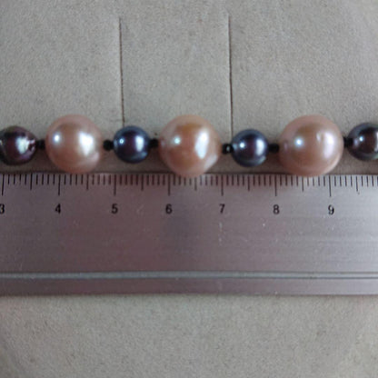 Law pearl necklace 44.5 cm long with 6 to 11 mm sized pearls displayed on white background