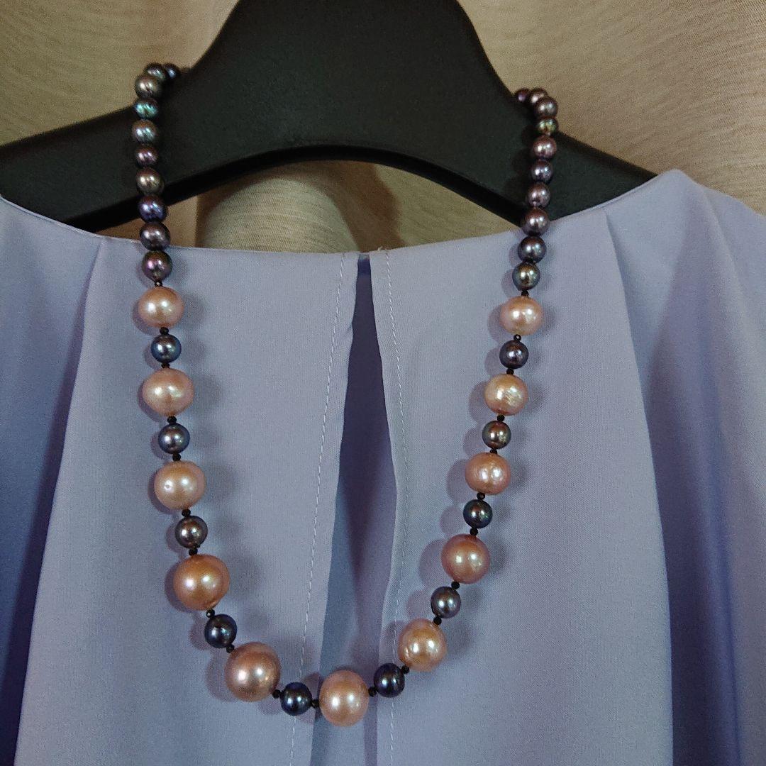 Law pearl necklace 44.5 cm long with 6 to 11 mm sized pearls displayed on white background