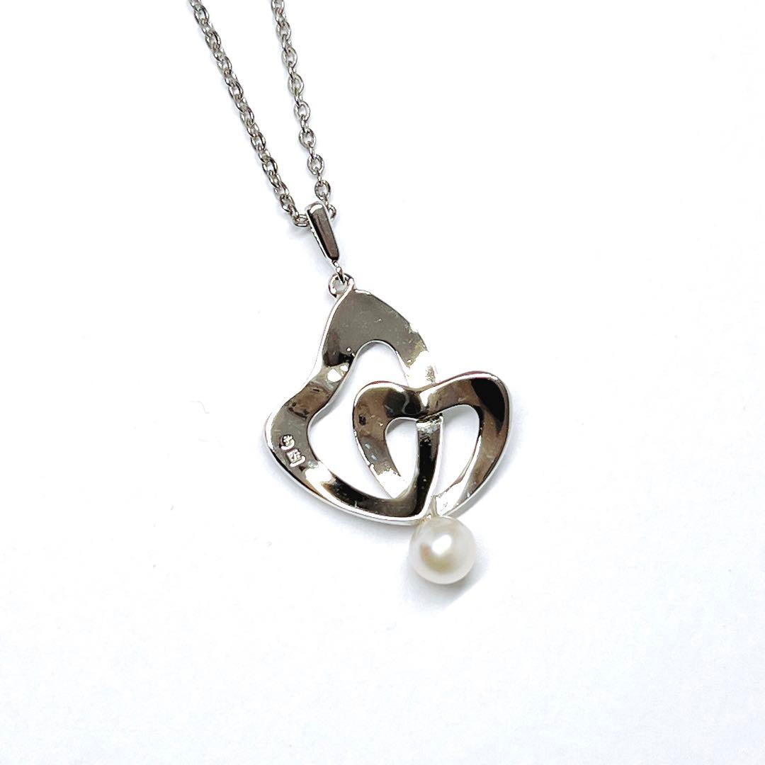 Mikimoto pearl double heart necklace with 4.9mm pearls on a 40cm silver chain
