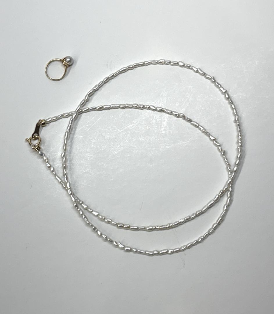 Akoya Bead Baby Ring Top K18 necklace with 1.5-2mm beads and 3.5mm 18K gold ring pendant on 41.5cm chain
