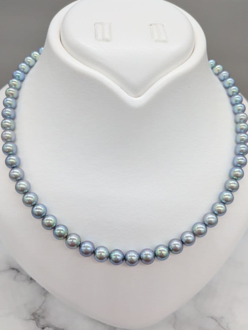 Akoya black pearl necklace featuring 7mm light peacock South Sea pearls with silver clasp, 42.3 cm length