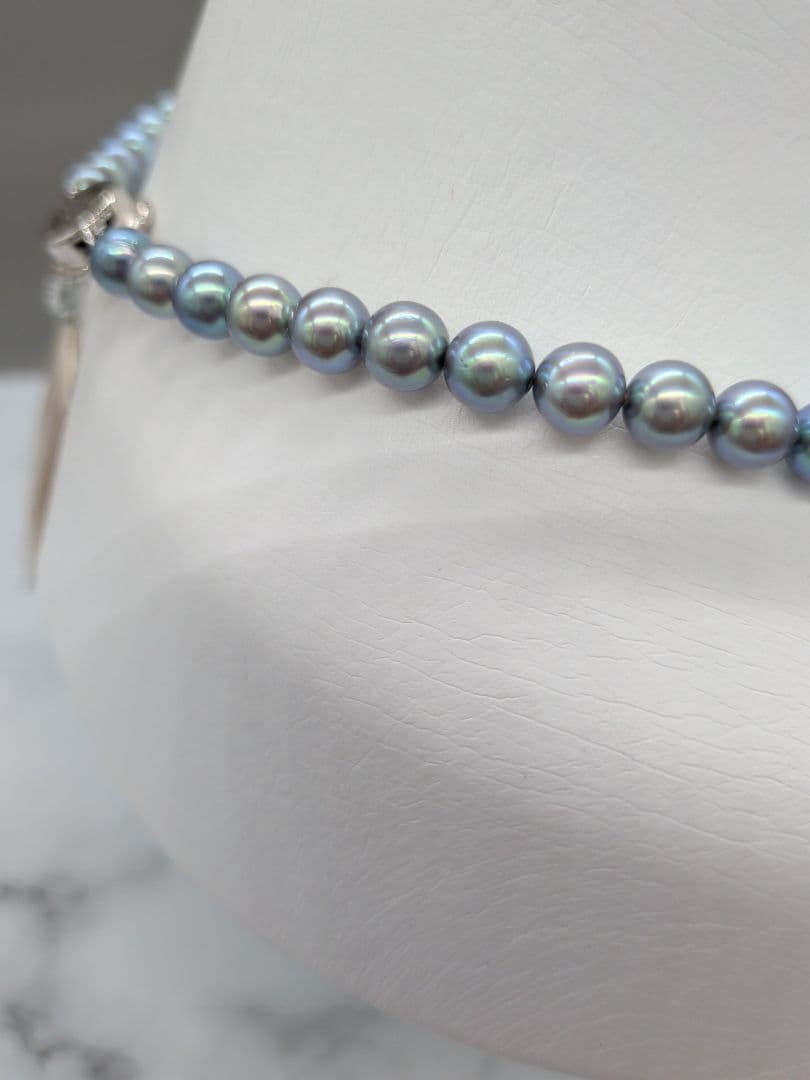 Akoya black pearl necklace featuring 7mm light peacock South Sea pearls with silver clasp, 42.3 cm length
