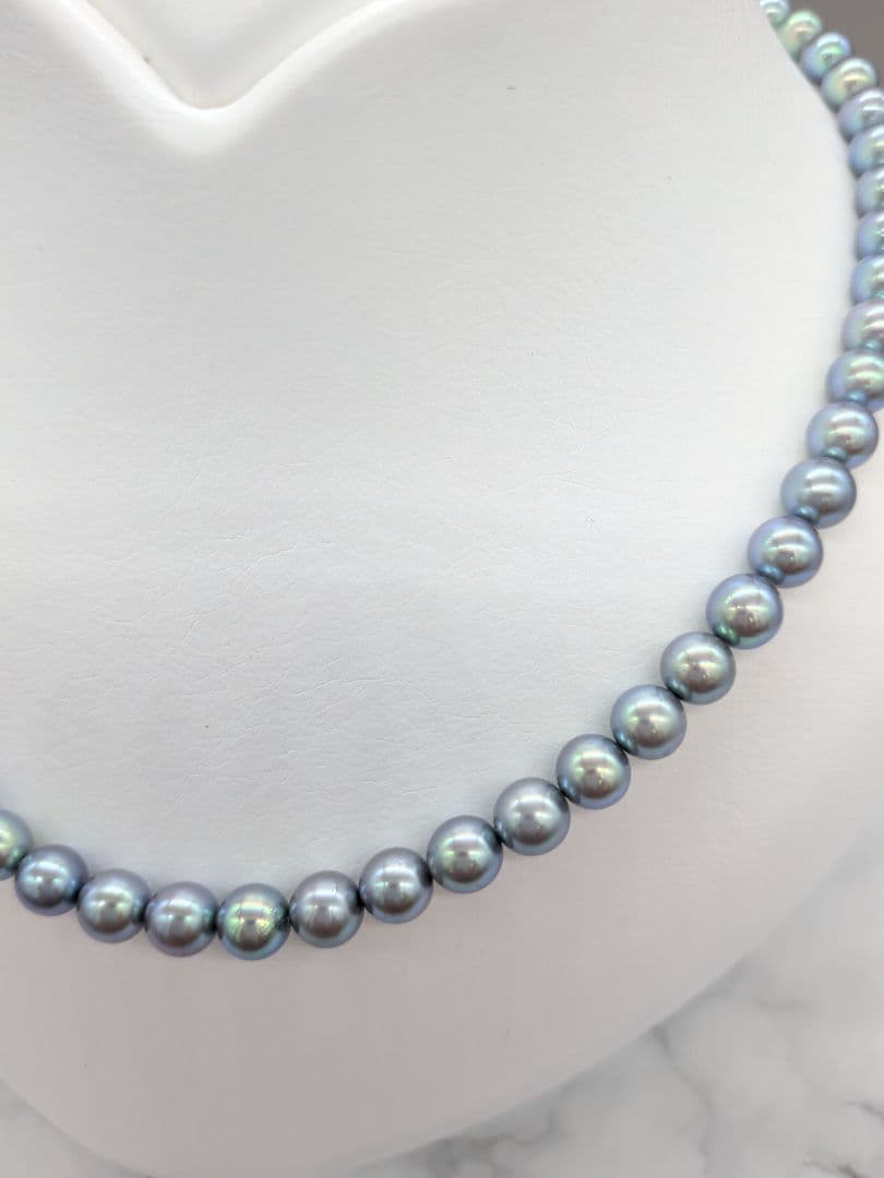Akoya black pearl necklace featuring 7mm light peacock South Sea pearls with silver clasp, 42.3 cm length