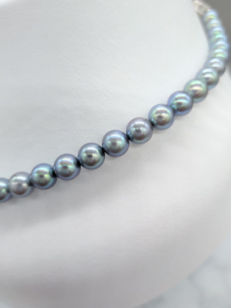 Akoya black pearl necklace featuring 7mm light peacock South Sea pearls with silver clasp, 42.3 cm length