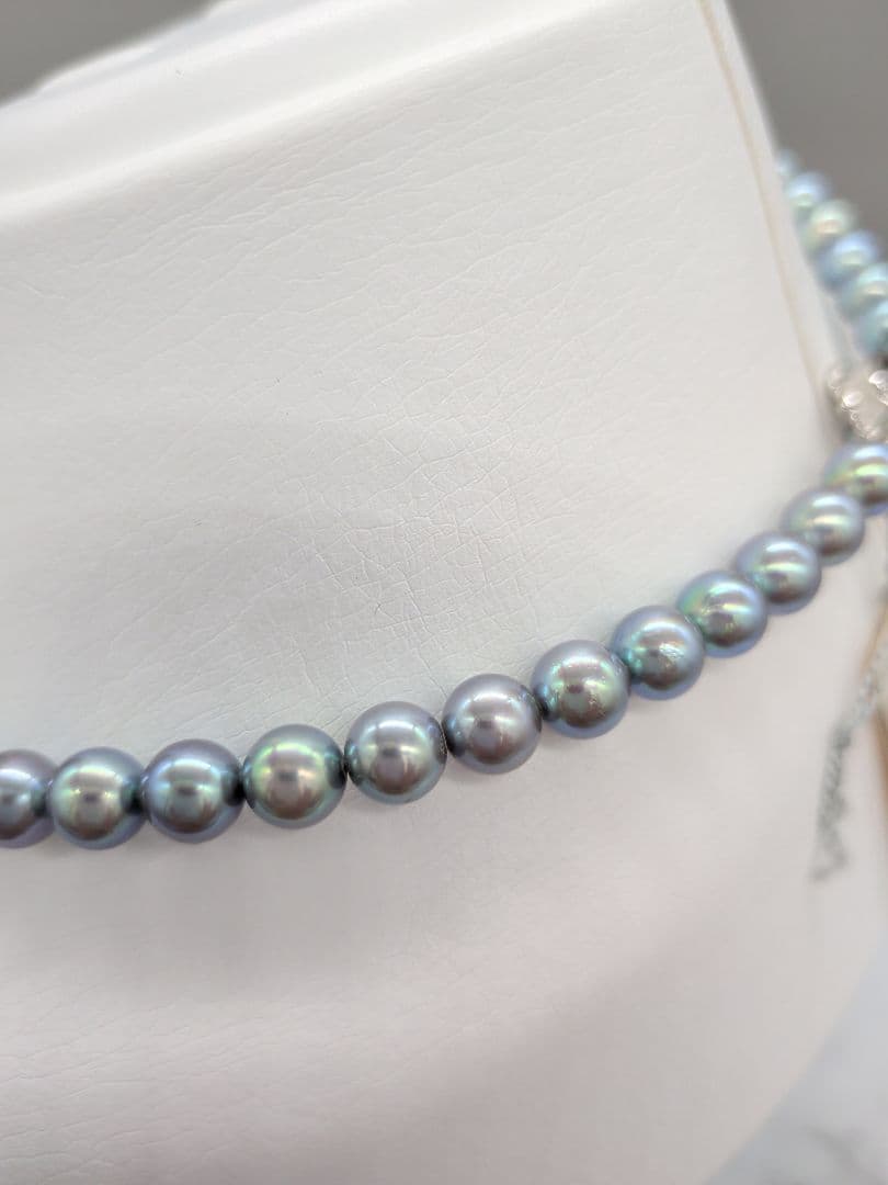 Akoya black pearl necklace featuring 7mm light peacock South Sea pearls with silver clasp, 42.3 cm length