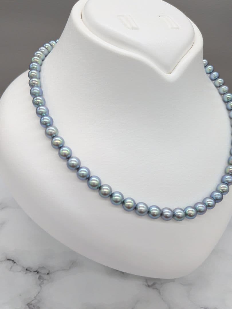Akoya black pearl necklace featuring 7mm light peacock South Sea pearls with silver clasp, 42.3 cm length
