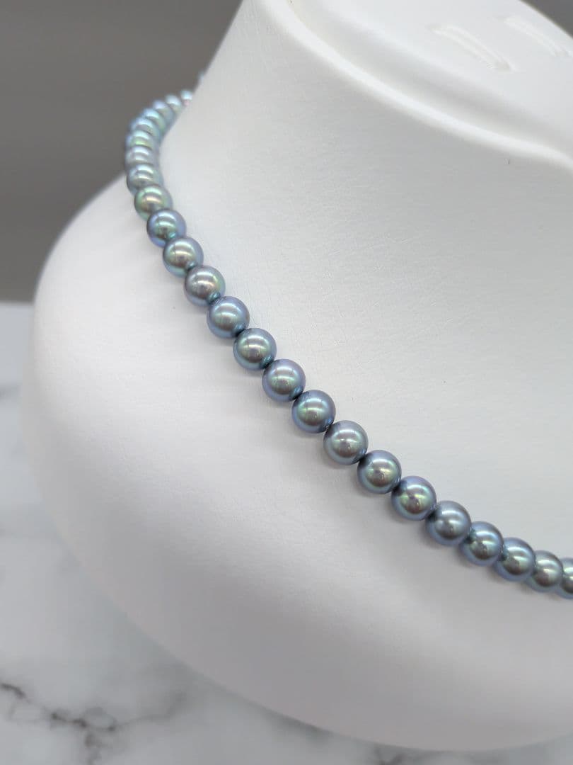 Akoya black pearl necklace featuring 7mm light peacock South Sea pearls with silver clasp, 42.3 cm length