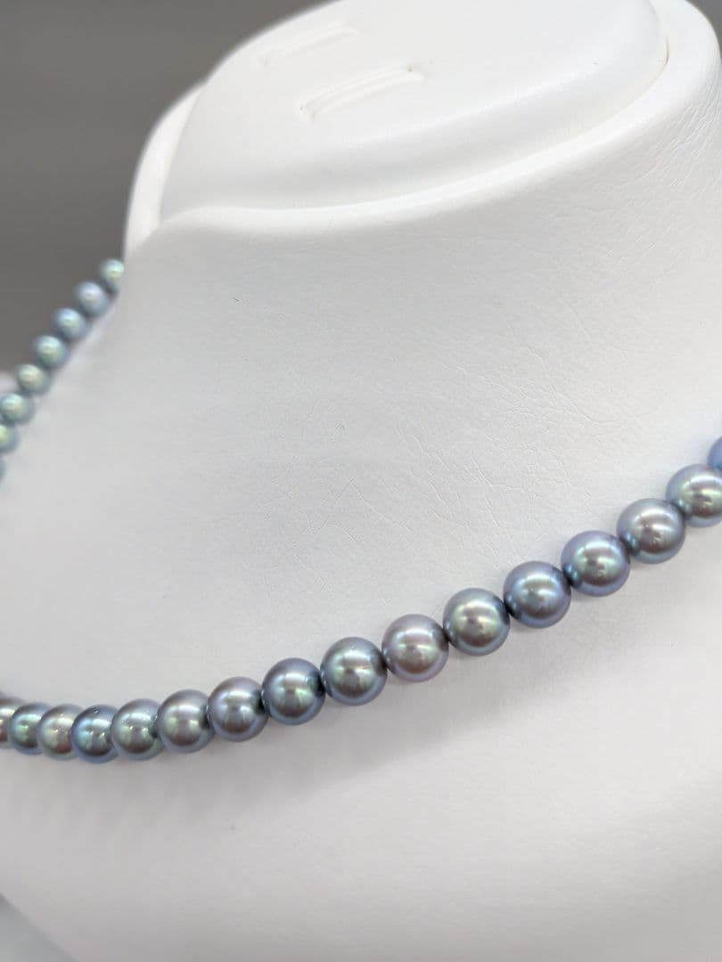 Akoya black pearl necklace featuring 7mm light peacock South Sea pearls with silver clasp, 42.3 cm length