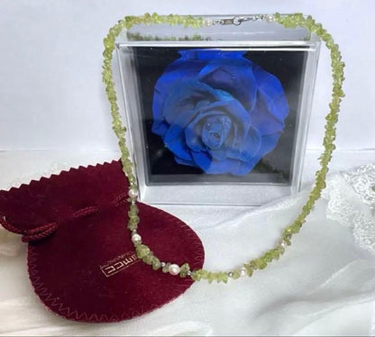 Pink Aurora Akoya Pearl necklace featuring 7 baby pearls and peridot stones with silver clasp