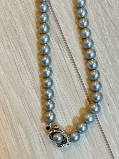 TASAKI Akoya Pearl Necklace featuring 7 mm pearls on a 42.5 cm chain with warranty