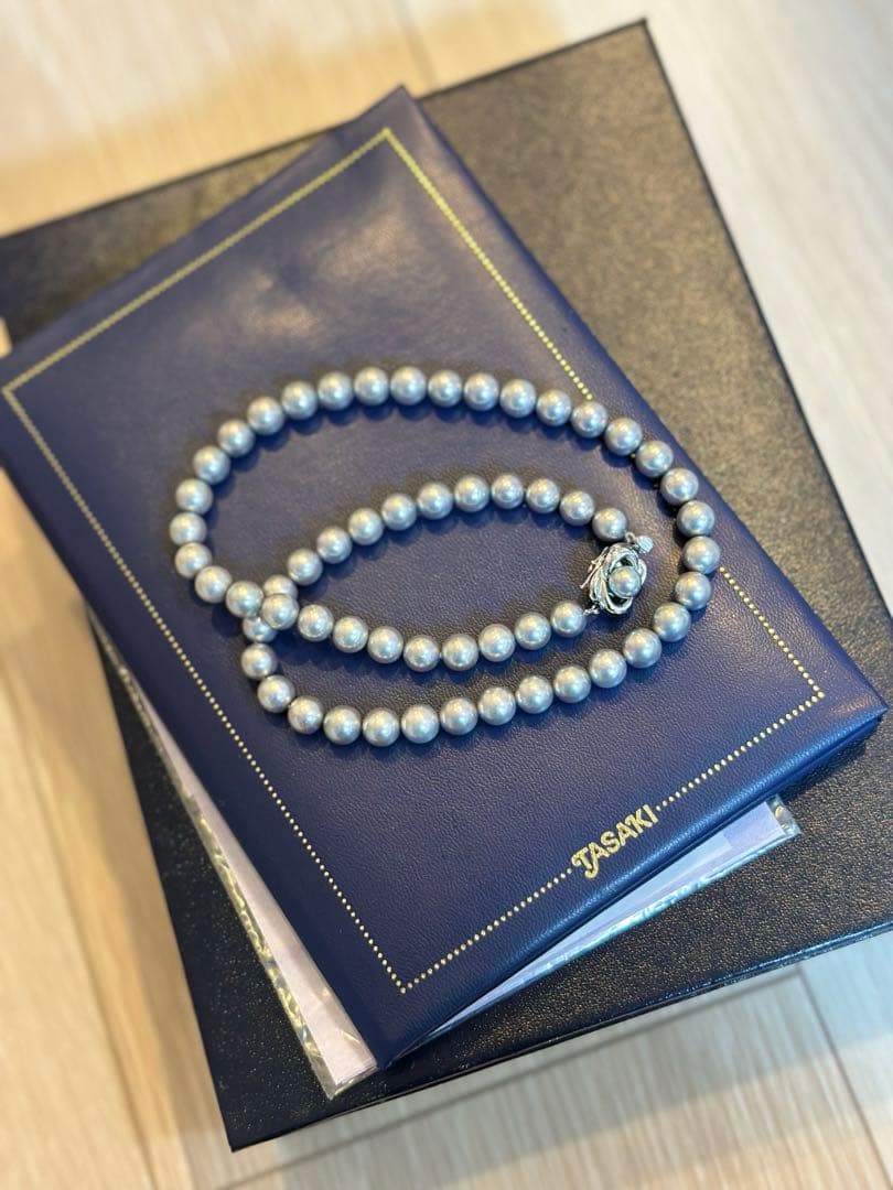 TASAKI Akoya Pearl Necklace featuring 7 mm pearls on a 42.5 cm chain with warranty