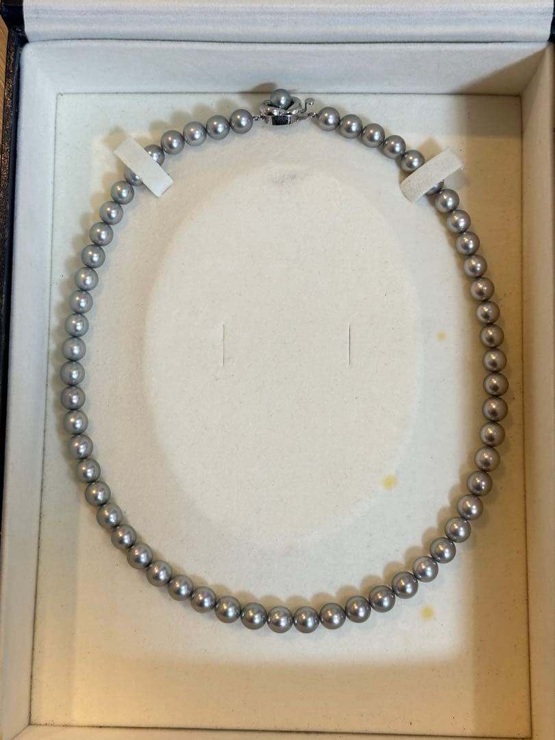 TASAKI Akoya Pearl Necklace featuring 7 mm pearls on a 42.5 cm chain with warranty