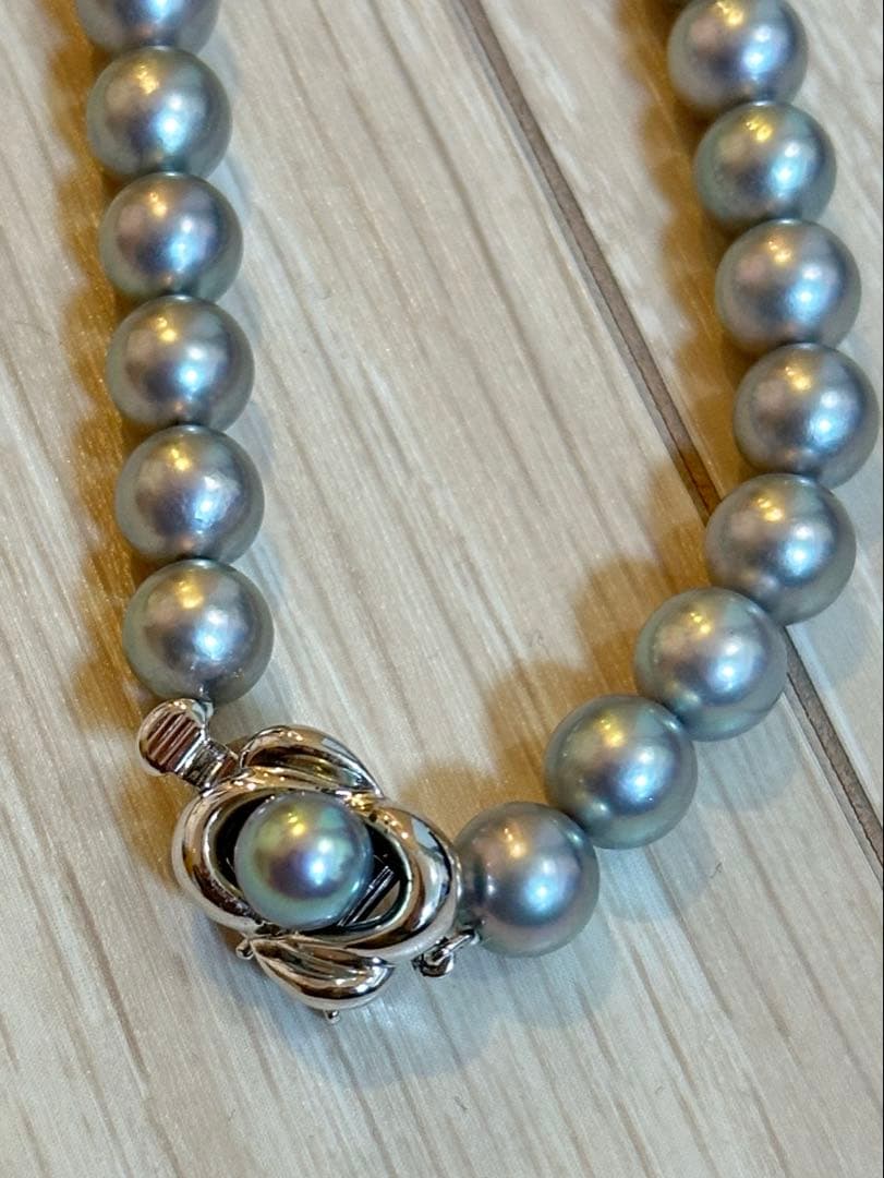 TASAKI Akoya Pearl Necklace featuring 7 mm pearls on a 42.5 cm chain with warranty