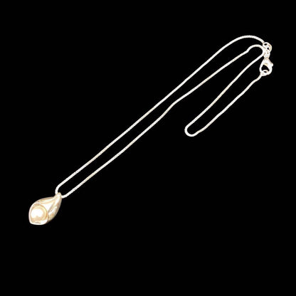 Tasaki Silver 925 Pearl Necklace featuring 6.5mm pearls on a 40cm silver chain with 2cm pendant