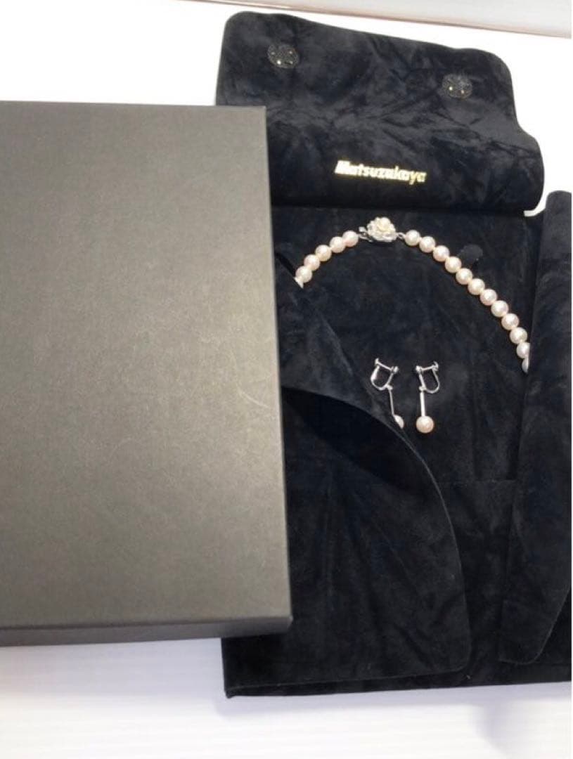 Matsuzakaya Akoya pearl necklace with 6.5-7.0mm pearls and matching 6.7mm k14wg earrings
