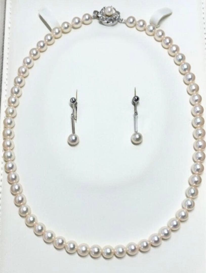 Matsuzakaya Akoya pearl necklace with 6.5-7.0mm pearls and matching 6.7mm k14wg earrings