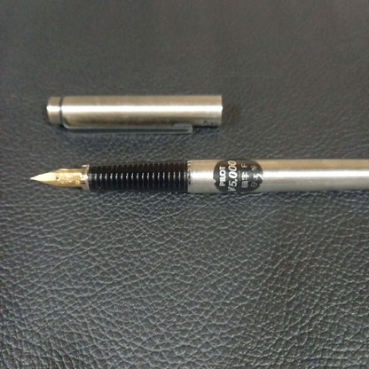 Pilot Young Rex vintage fountain pen model H1281 with 14k fine nib, used condition