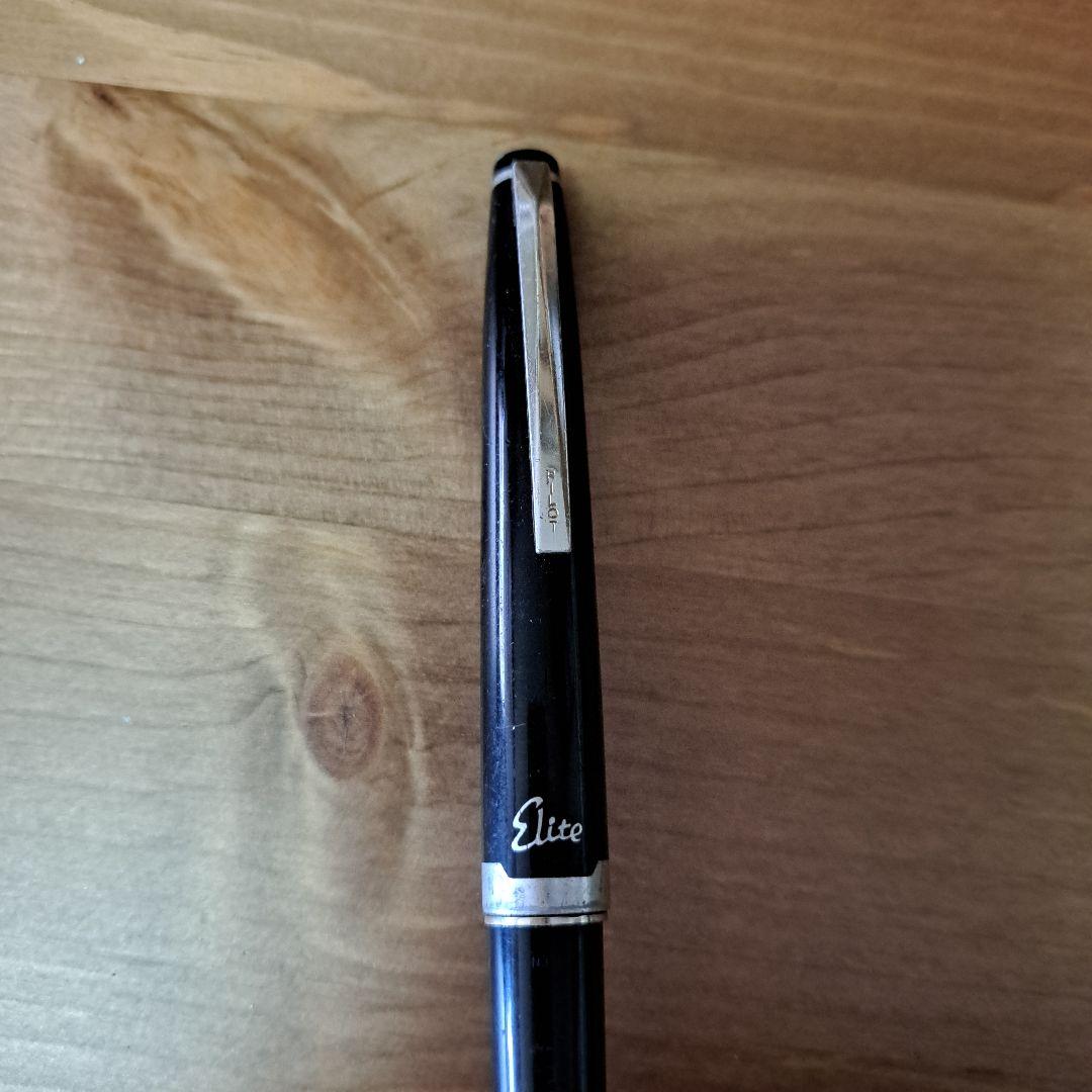 Black Pilot Elite fountain pen with 18k750 gold nib and resin metal body