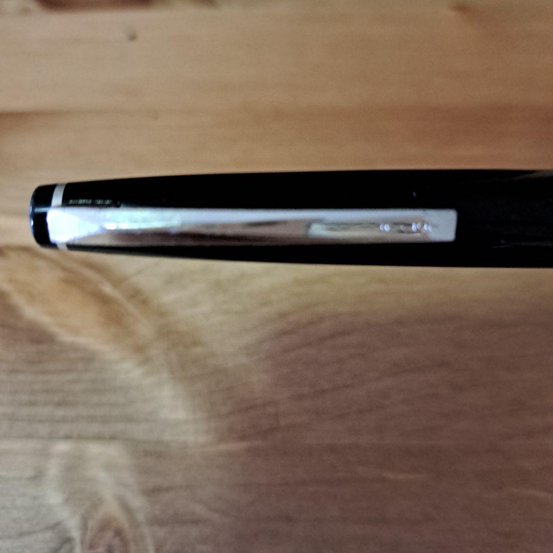 Black Pilot Elite fountain pen with 18k750 gold nib and resin metal body