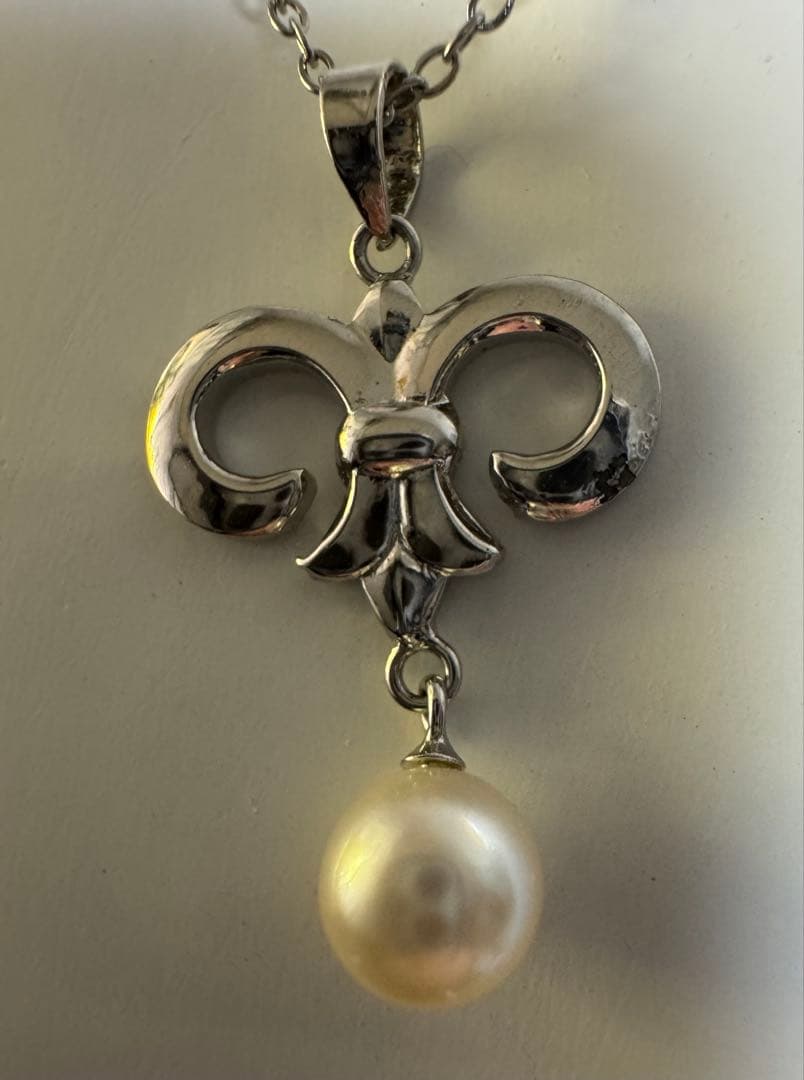 Mikimoto Akoya pearl necklace featuring 6.15 mm pearls on a 40 cm stainless steel chain with a delicate charm