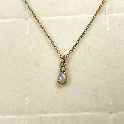 Agat K10 necklace in yellow gold with 5 mm pendant and 40 cm chain displayed on white background