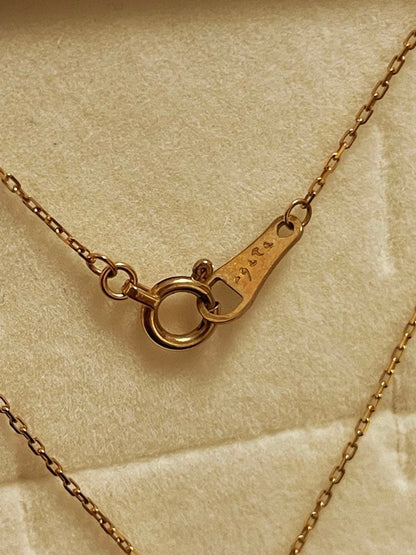 Agat K10 necklace in yellow gold with 5 mm pendant and 40 cm chain displayed on white background