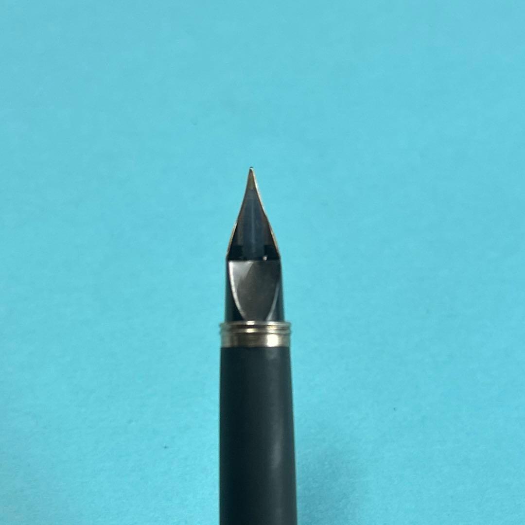 Used Pilot T376 fountain pen with 18K gold fine nib and silver finish