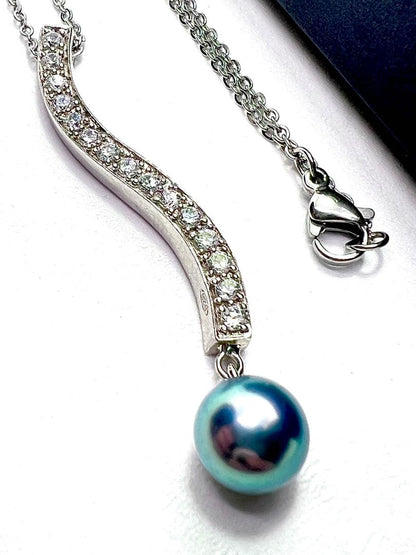 Indigo Blue round Akoya pearl necklace with 8.9mm pearls on Silver 925 chain with Vatican clasp