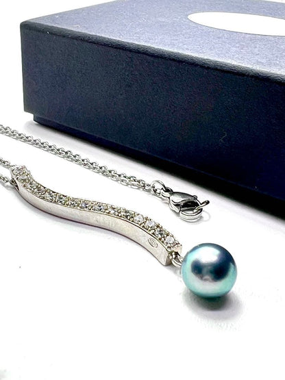 Indigo Blue round Akoya pearl necklace with 8.9mm pearls on Silver 925 chain with Vatican clasp