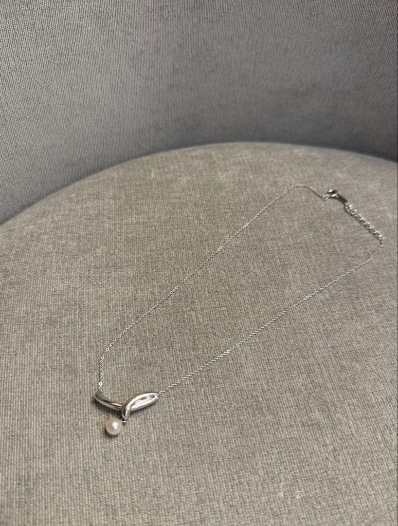 Tasaki silver necklace with a thin chain featuring a soft pearl and simple sophisticated design