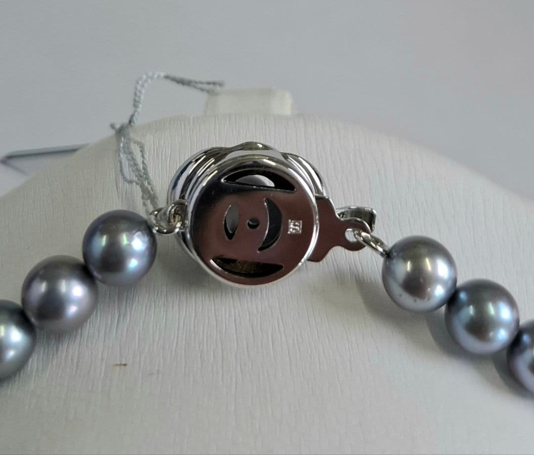 Tasaki blue-gray pearl necklace 6.5mm featuring blue-gray pearls and Juzu beads with certificate and case included
