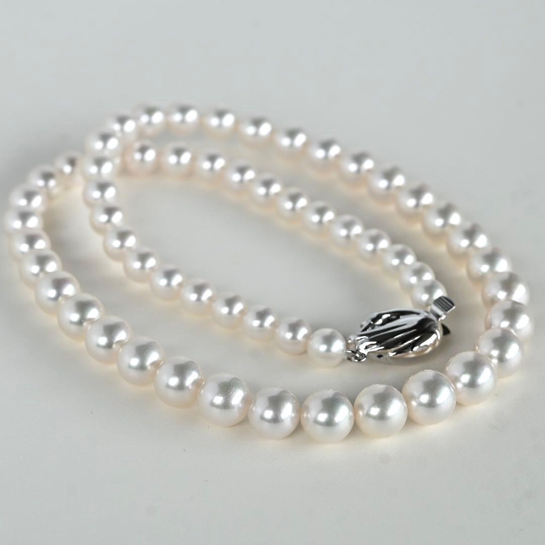 Highest grade Aurora Hanadama Tasaki Akoya pearl necklace with gradient pearls, 42 cm length