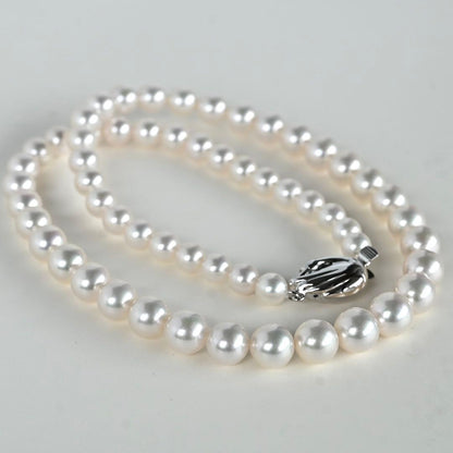 Highest grade Aurora Hanadama Tasaki Akoya pearl necklace with gradient pearls, 42 cm length