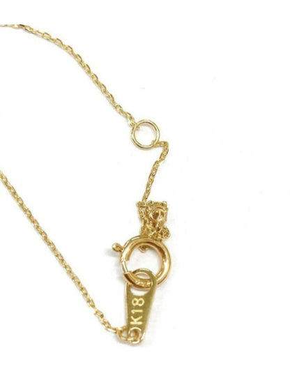 Akoya pearl pendant with 18 karat gold setting and 38cm chain on white background