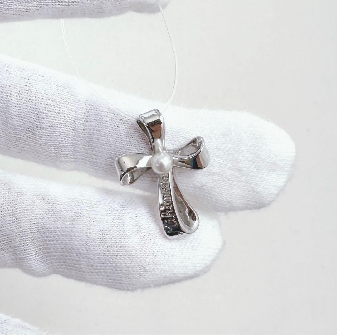 MIKIMOTO silver cross pendant top with 4.5mm Akoya pearl on a white background